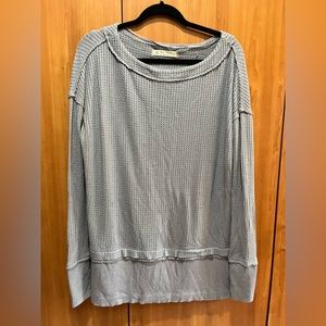Women’s Free People gray/ light blue wide neck loose tunic top size extra small!
